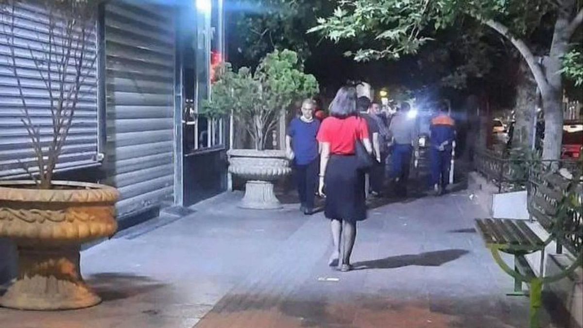 Roya Hashemi walking on the streets of Tehran without a headscarf, wearing a short-sleeved T-shirt and a long skirt.