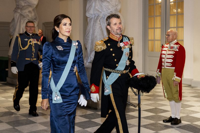 Le prince héritier du Danemark Frederik et la princesse héritière du Danemark Mary arrivent pour saluer le corps diplomatique à l'occasion du Nouvel An au palais de Christiansborg, à Copenhague, au Danemark.