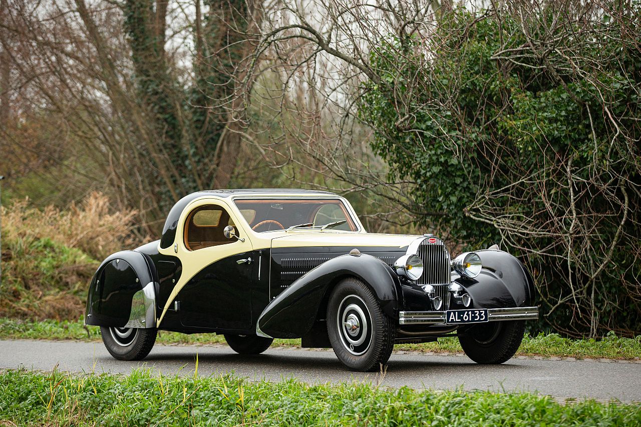 Un coupé Bugatti Type 57 Atalante à toit ouvrant de 1936 sera également mis aux enchères le même jour par Bonhams Cars.