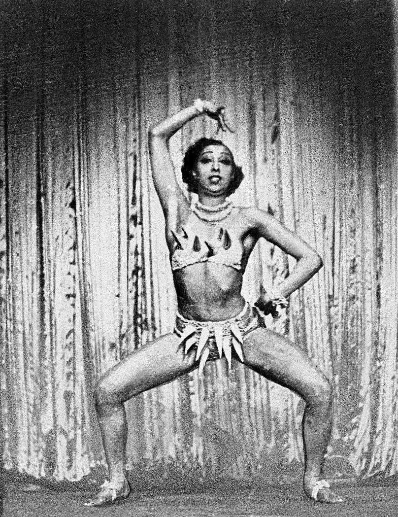 Joséphine Baker prend la pose lors de sa performance des Ziegfeld Follies