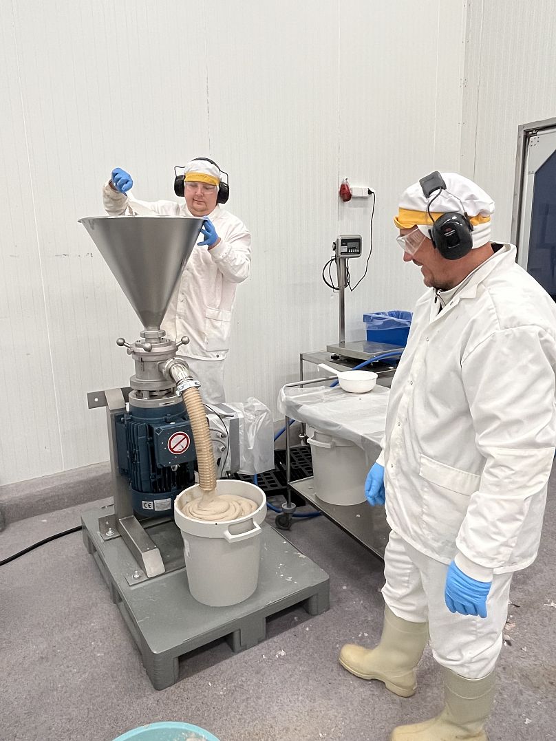 L'aube de la pépite (d'os) : SuperGround broie les morceaux durs de poulet et de poisson en une pâte comestible.