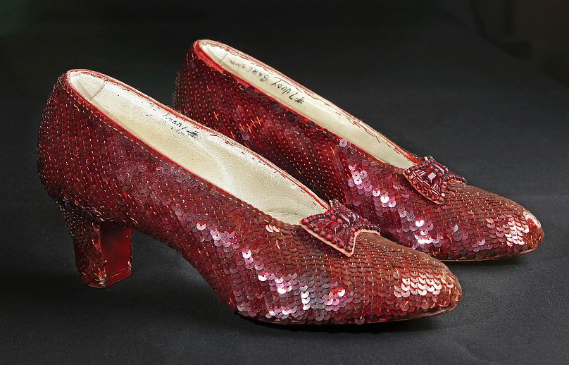 Chaussons rubis recouverts de paillettes portés par Judy Garland dans 