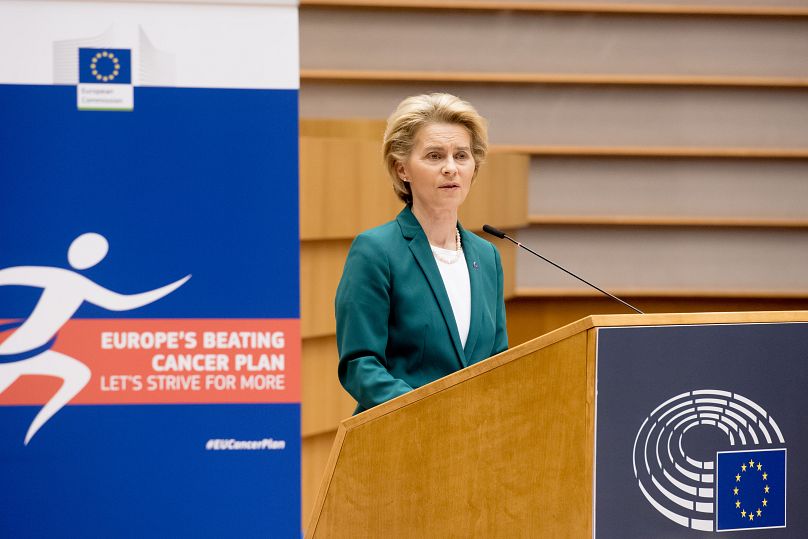 La présidente de la Commission européenne, Ursula von der Leyen, dévoile le plan européen de lutte contre le cancer, le 4 février 2020.