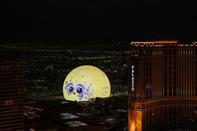 Le Sphere Las Vegas affiche 2024 lors d'une célébration du Nouvel An, le lundi 1er janvier 2024, à Las Vegas.
