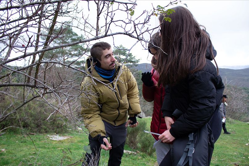 Kike dit que les plantes sauvages nous aident à nous sentir connectés à l'endroit où nous vivons