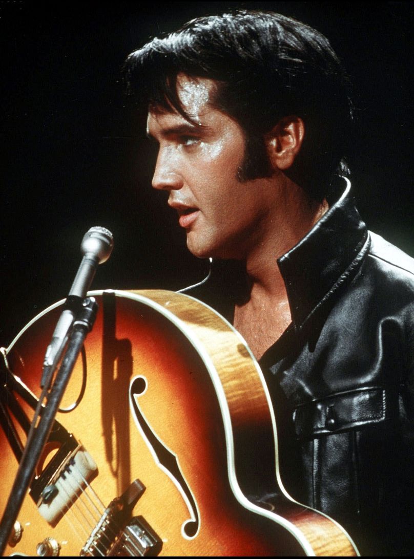 Elvis Presley lors d'un concert aux États-Unis, en décembre 1968.