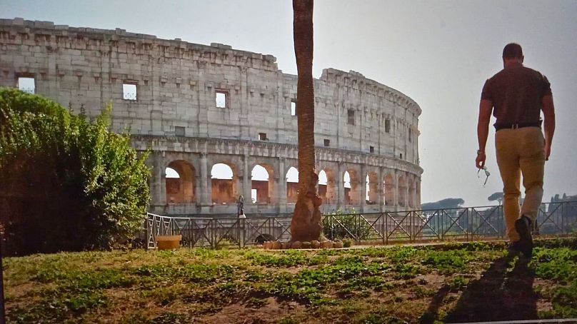 Le terrain de jeu d'Alexandre lorsqu'il était enfant était le Colisée où il jouait aux « gladiateurs ».
