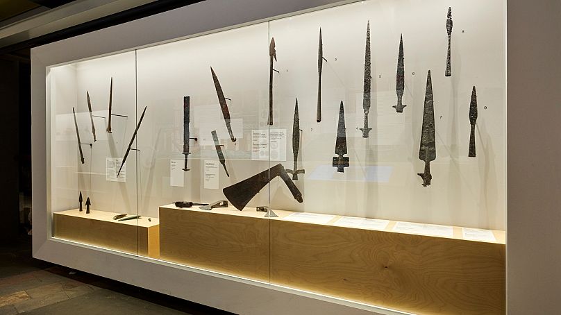 Des armes de l'âge du bronze et du Moyen Âge exposées à l'exposition 
