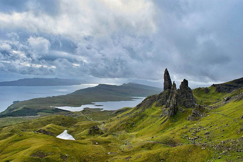 L'île de Skye, connue pour sa pollution lumineuse minimale, est un endroit idéal pour observer les aurores boréales.