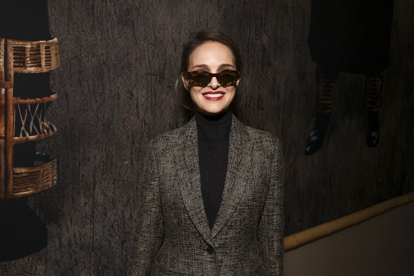 Natalie Portman présente la collection prêt-à-porter Christian Dior automne-hiver 2024-2025