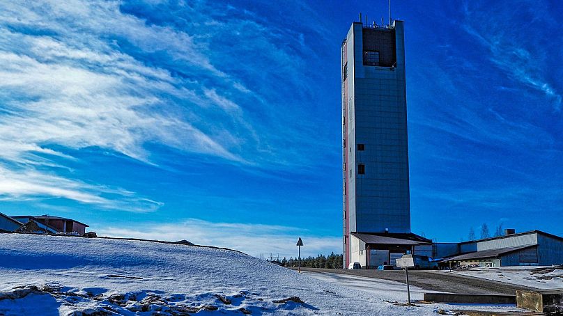 La tour de la mine en hiver.