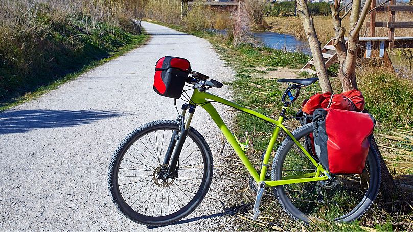 Parcourez le parc urbain de la rivière Turia à vélo.