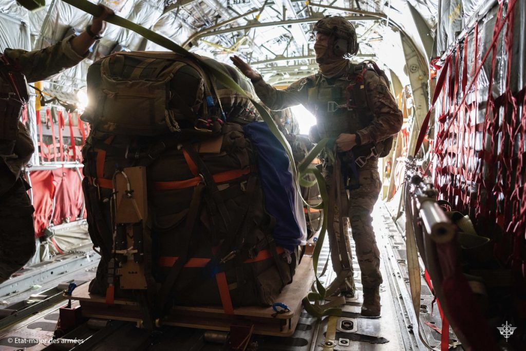 The people of Gaza need massive humanitarian aid. All the crossing points must be opened without delay. France and Jordan have just carried out a new operation to drop humanitarian cargo directly into Gaza.