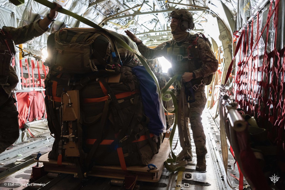 The people of Gaza need massive humanitarian aid. All the crossing points must be opened without delay. France and Jordan have just carried out a new operation to drop humanitarian cargo directly into Gaza.