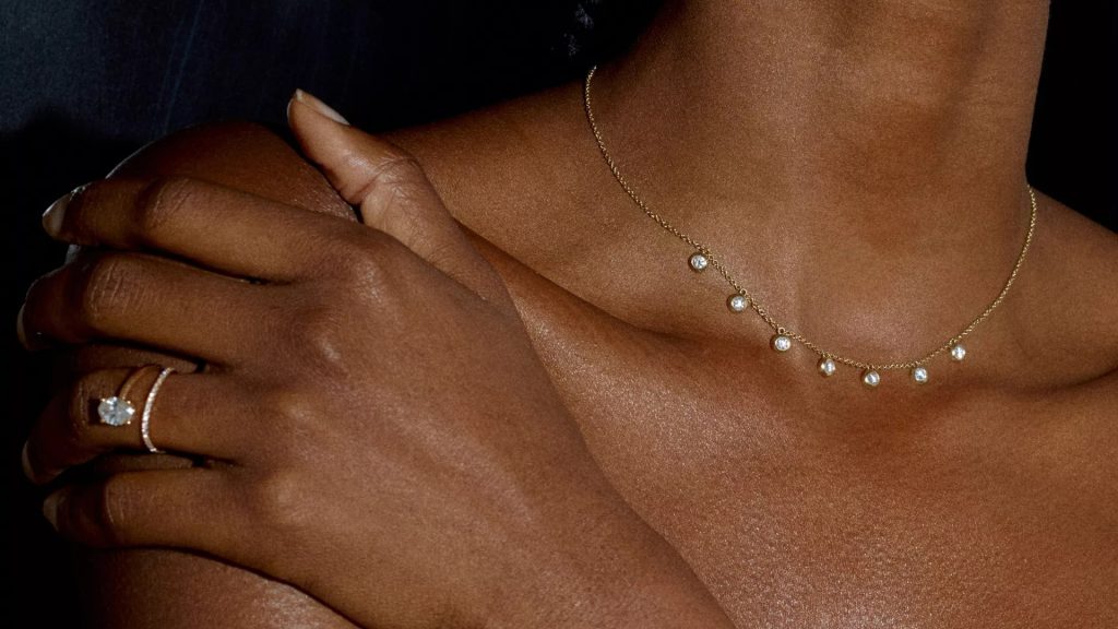 Les diamants artificiels : le futur de l'engagement romantique ?