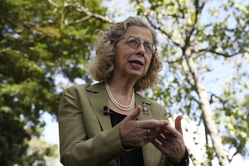 Inger Andersen, directrice exécutive du Programme des Nations Unies pour l'environnement, s'entretient avec Associated Press à Nairobi, au Kenya.