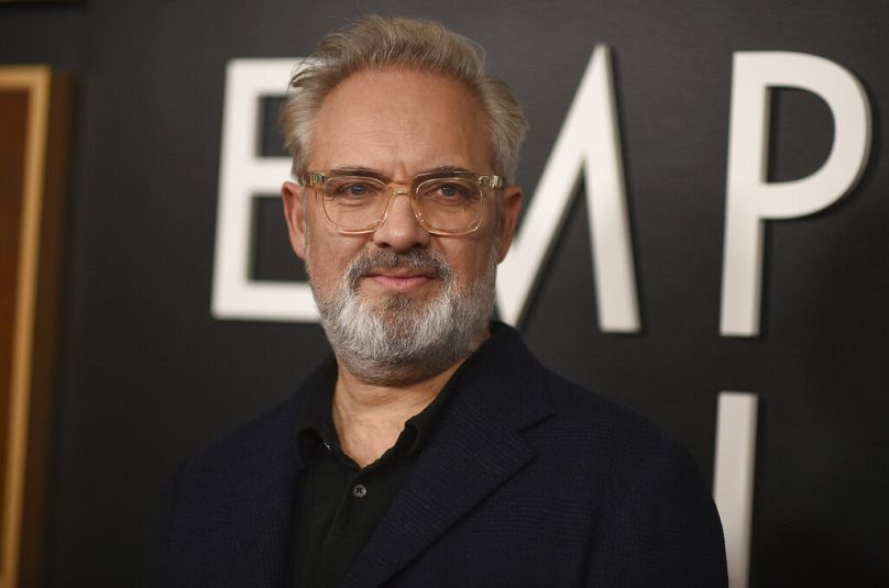 Sam Mendes arrive à la première de