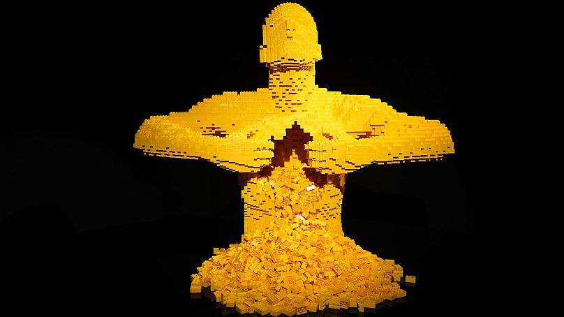 « Yellow » de Nathan Sawaya, exposé à « The Art of the Brick » à Londres