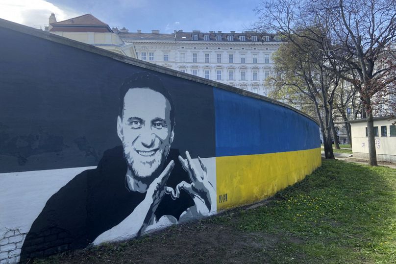 Une photo d'Alexei Navalny sur une fresque murale à Vienne, en Autriche, le mercredi 27 mars 2024.