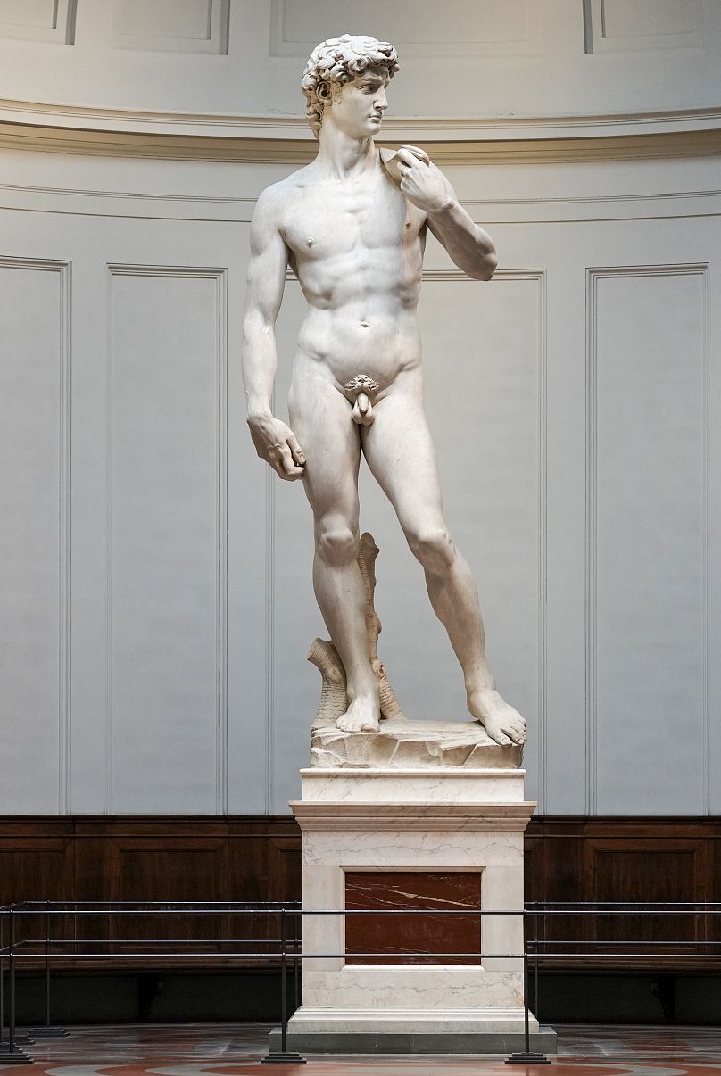 La statue de David de Michel-Ange, datant du XVIe siècle, est exposée à la galerie de l'Académie, à Florence