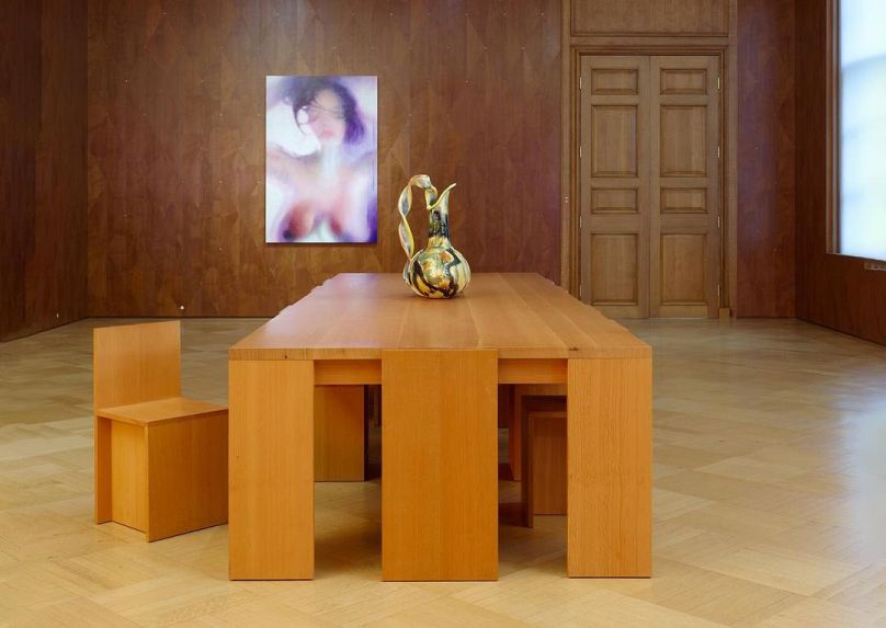 Versions authentiques de la table La Mansana 22 exposées au Salon 94 de New York.