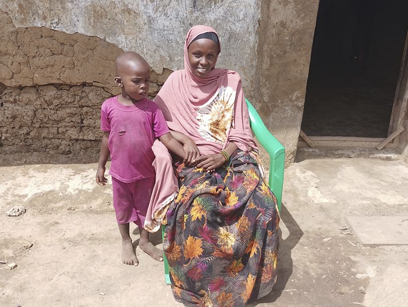 Amina avec son enfant, janvier 2024