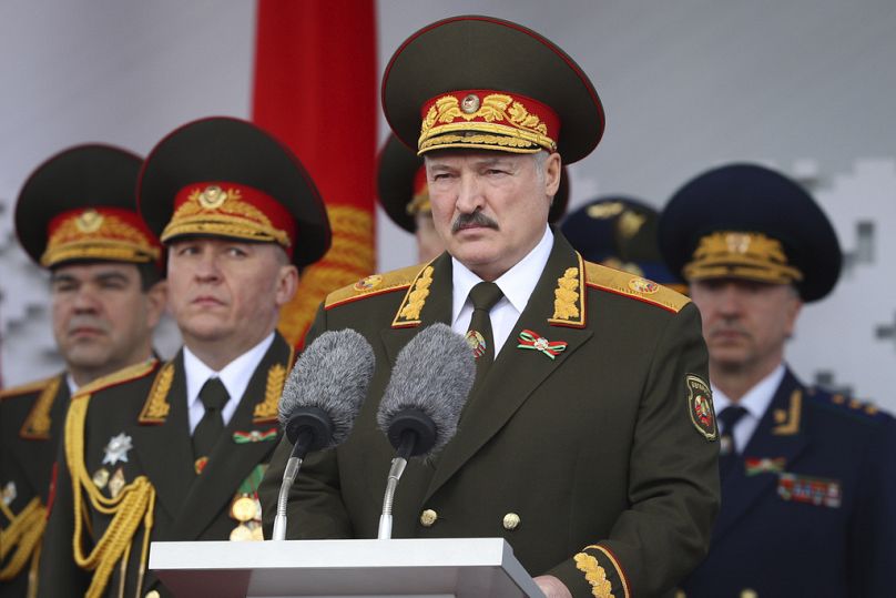 Alexandre Loukachenka prononce un discours lors d'un défilé militaire à Minsk, mai 2020