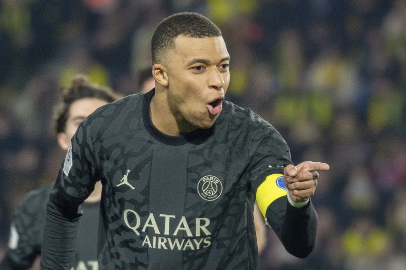 Kylian Mbappé du PSG célèbre après avoir marqué, samedi 17 février 2024.
