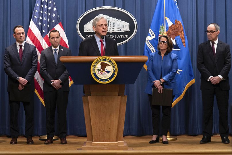 Le procureur général des États-Unis, Merrick Garland, s'exprime lors d'une conférence de presse sur le procès Apple au siège du ministère de la Justice à Washington.