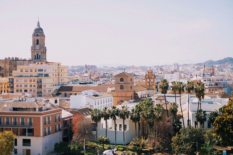 Malaga devient de plus en plus populaire grâce aux récents investissements commerciaux et au climat agréable.