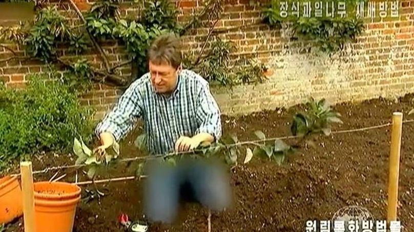 Détournez les yeux !  La Corée du Nord censure une paire de jeans dans l'émission Garden Secrets d'Alan Titchmarsh de la BBC