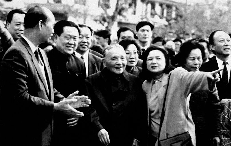 Deng Xiaoping revient à Shenzhen en mars 1992, quelques semaines seulement après sa célèbre tournée dans le Sud.