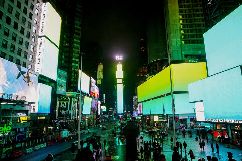 Le travail de Krista Kim exposé à Times Square, 2022.