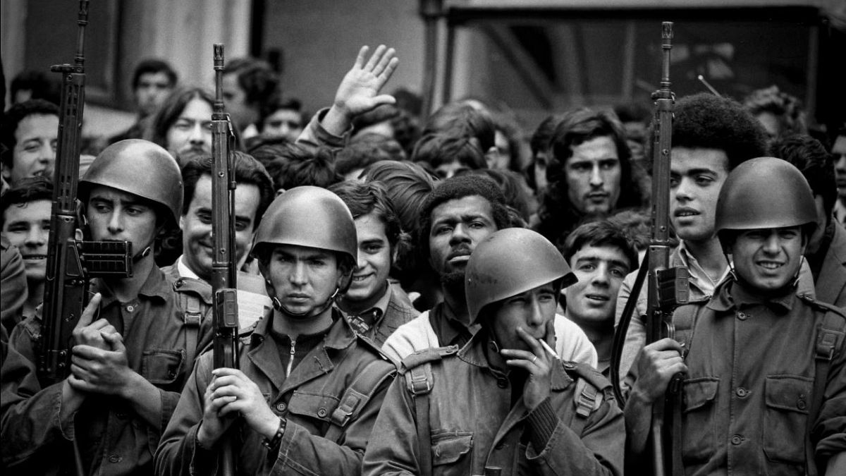 Portuguese youth on 25 April 1974, by Alfredo Cunha