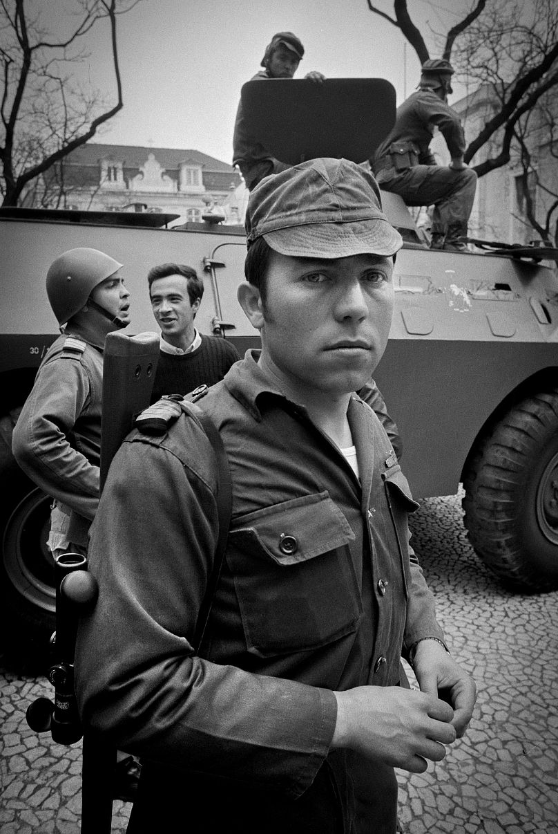 Portrait de Salgueiro Maia, inédit jusqu'en 1994 : "Le moment où l'homme devient mythe"selon les propres mots du photographe