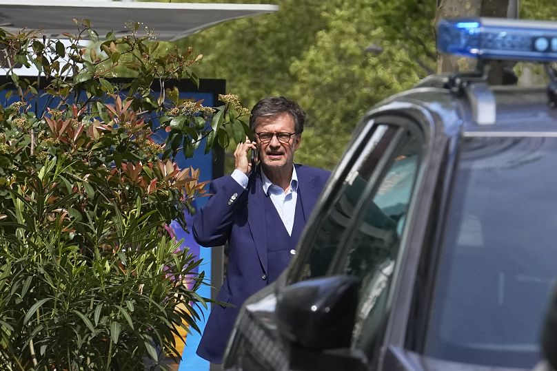 L'avocat de l'acteur français Gérard Depardieu, Christian Saint-Palais, répond à un appel - lundi 29 avril 2024 à Paris