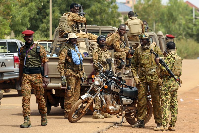 Des soldats fidèles au dernier leader post-coup d'État du Burkina Faso, Ibrahim Traoré.