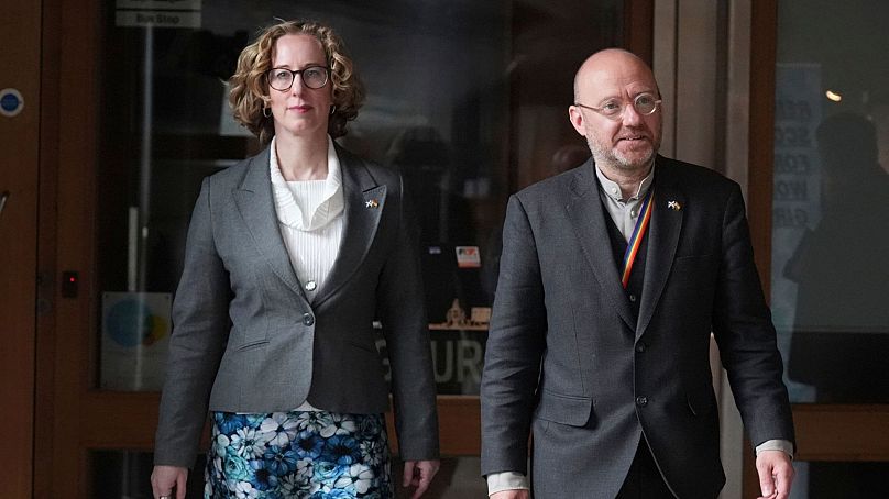 Lorna Slater et Patrick Harvie, co-dirigeants du Parti vert écossais, à Holyrood, à Édimbourg, le 25 avril 2024.