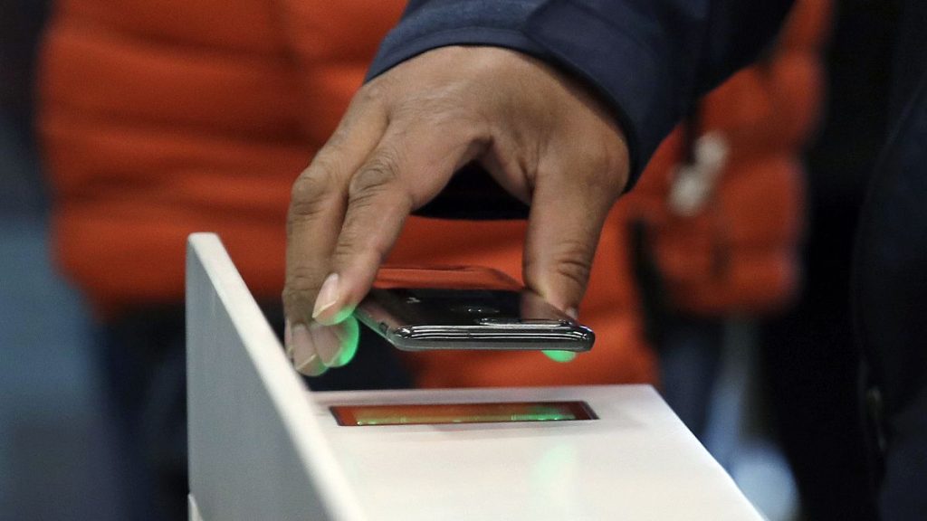 EU officials are probing the Apple Pay iPhone service