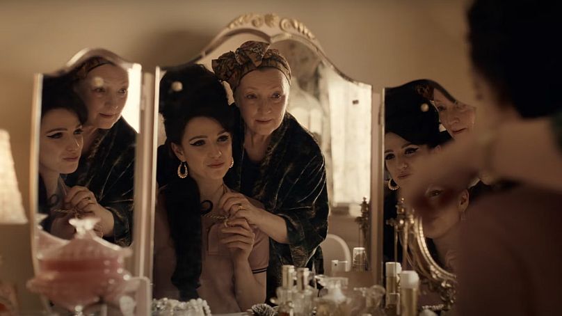 Abela avec Lesley Manville