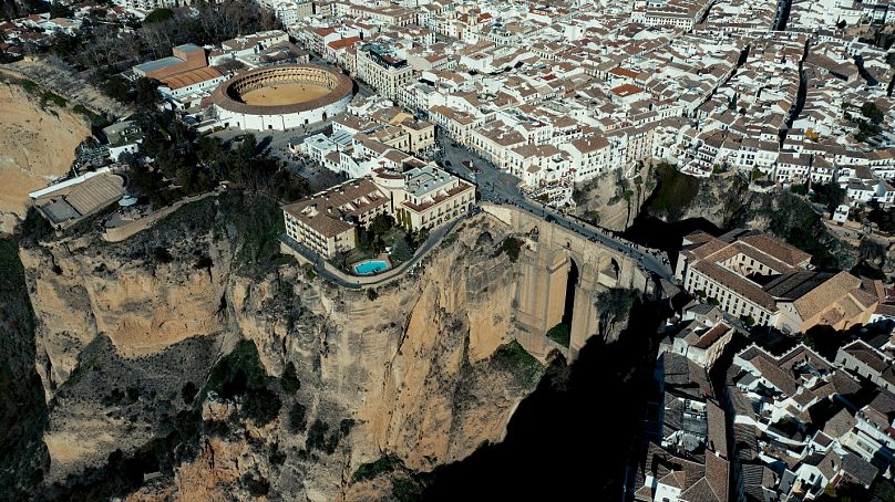 Une vue d'en haut sur les impressionnantes gorges