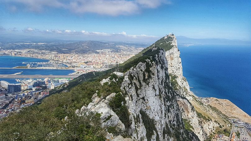 Le Maroc est visible depuis le territoire britannique de Gibraltar, situé à la pointe sud de la péninsule ibérique.