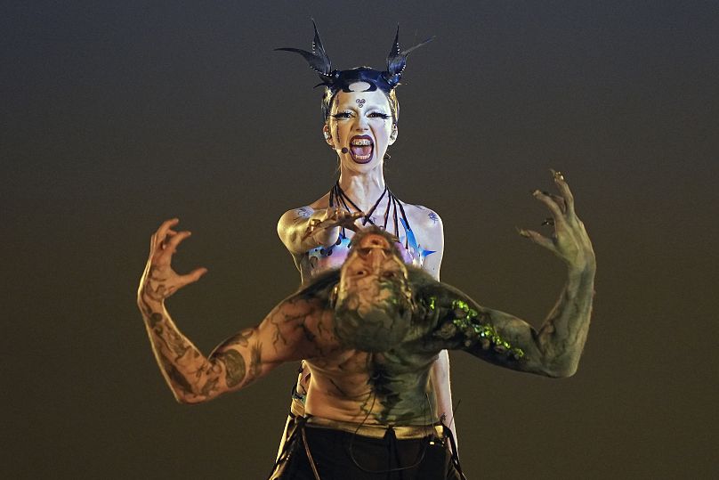 Bambie Thug d'Irlande interprète la chanson Doomsday Blue lors de la répétition générale de la première demi-finale du Concours Eurovision de la chanson