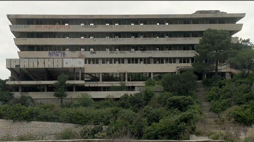 Le lieu de villégiature est en ruine après des décennies de négligence.