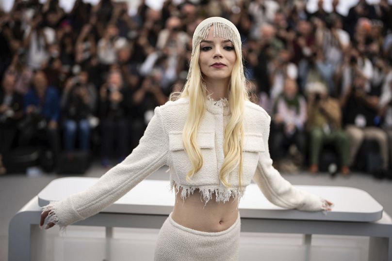 Anya Taylor-Joy pose pour les photographes à l'appel photo pour le film