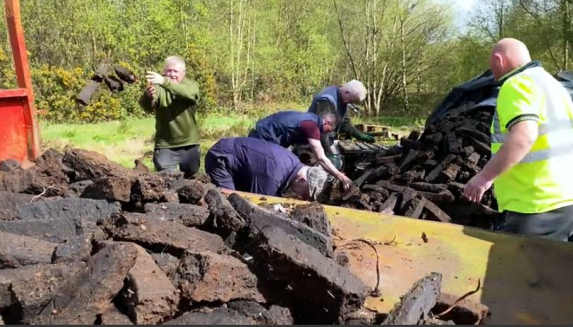 Coupeuses de gazon dans le comté de Kildare, Irlande