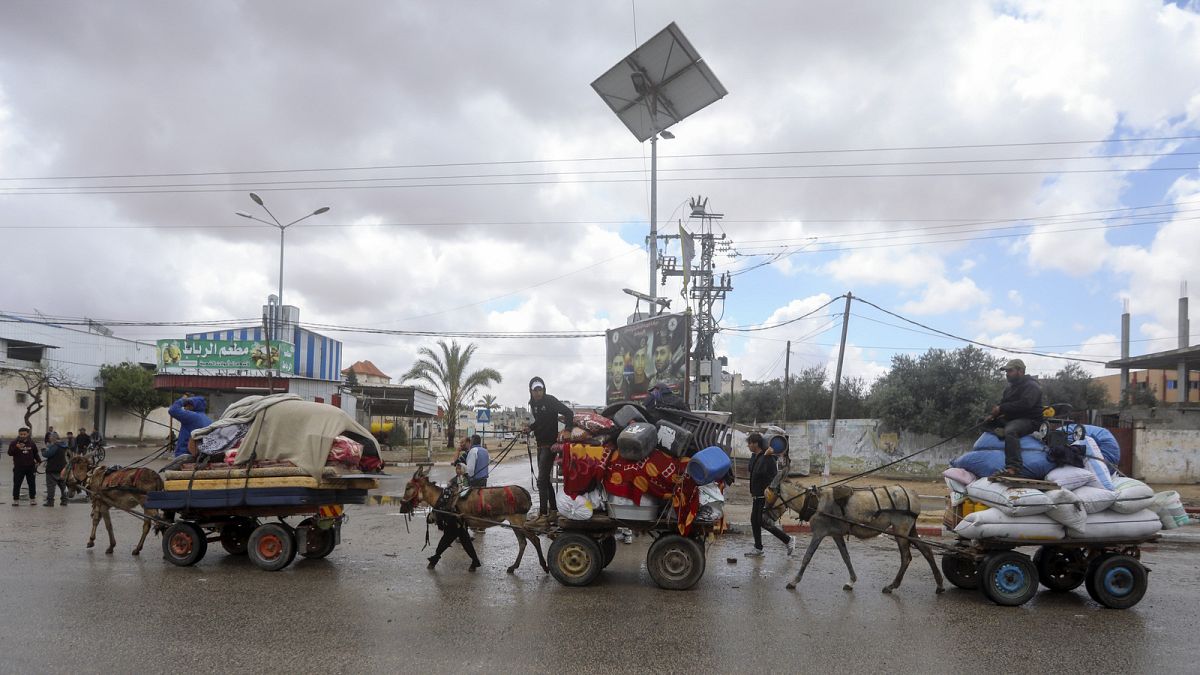 Palestinians flee from the eastern side of the southern Gaza city of Rafah after the Israeli army orders them to evacuate ahead of a military operation, in Rafah, Gaza Strip