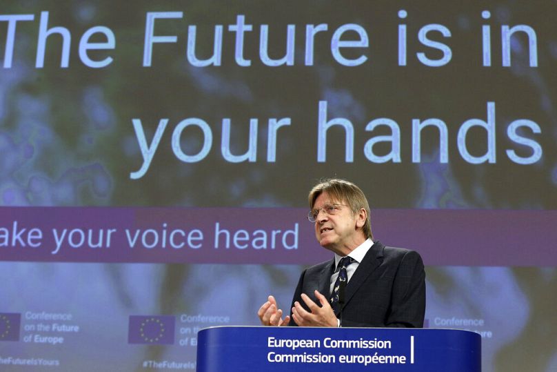 Le député européen Guy Verhofstadt au siège de l'UE à Bruxelles, le lundi 19 avril 2021.
