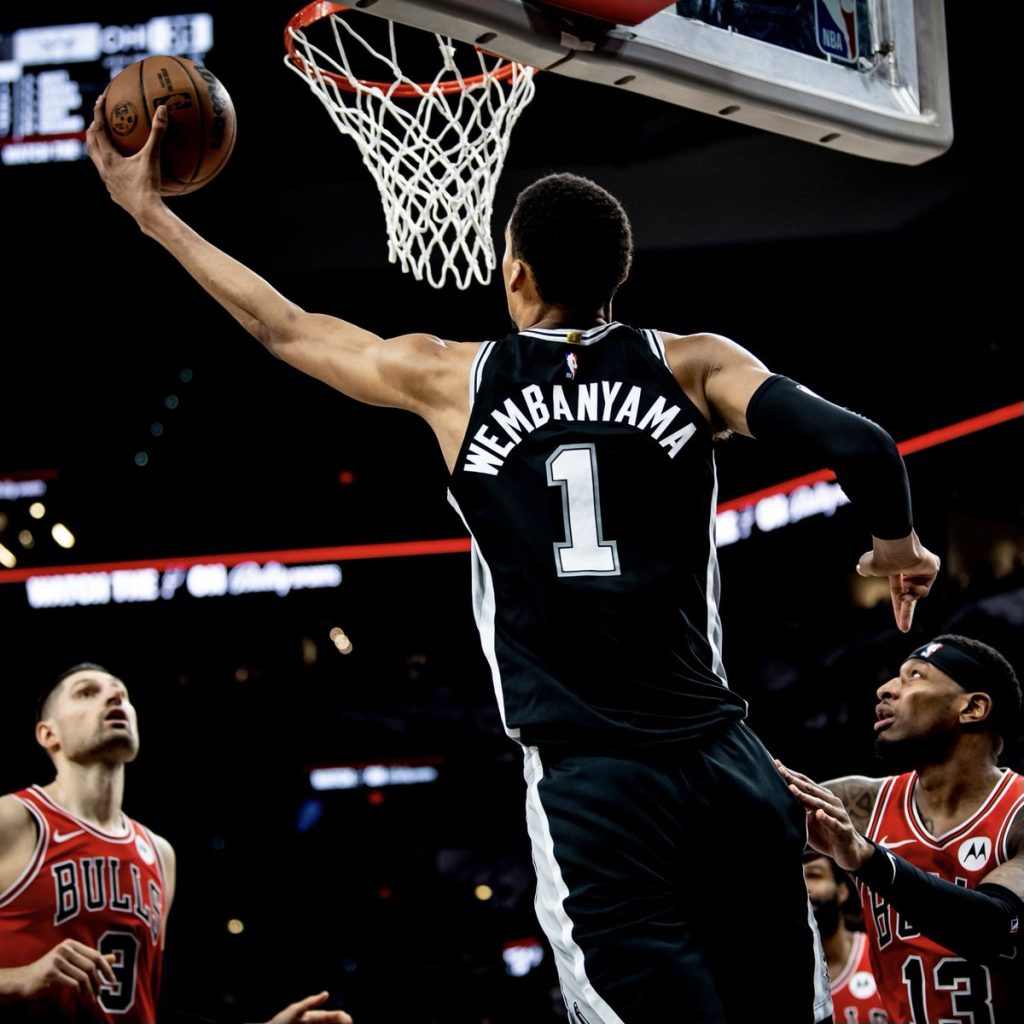 "Make it iconic!" Promise kept @wemby, Rookie of the Year! Fierté française. Vivement les Jeux de Paris !