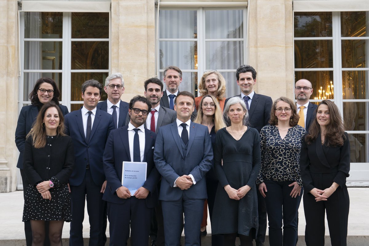 Déterminer le bon usage des écrans pour nos enfants, à la maison comme en classe : c’est l'objet du rapport qui m'a été remis par la commission d'experts sur l'impact de l'exposition des jeunes aux écrans que j’avais lancée. J’ai donné un mois au gouvernement…